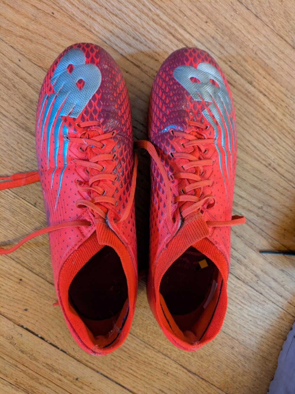 New Balance Soccer Cleats Size 7 WIDE Red/Pink